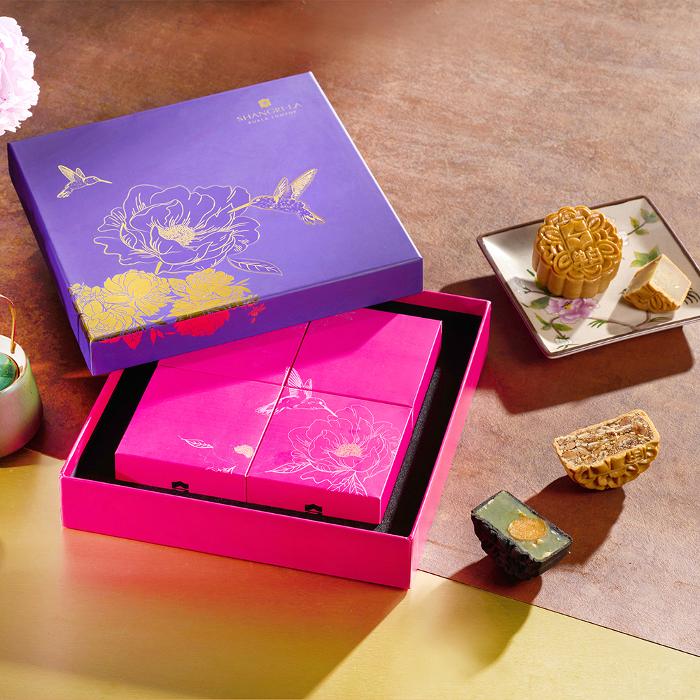 Ultra-Luxe Mooncake Gift Boxes : luxurious mooncake gift box