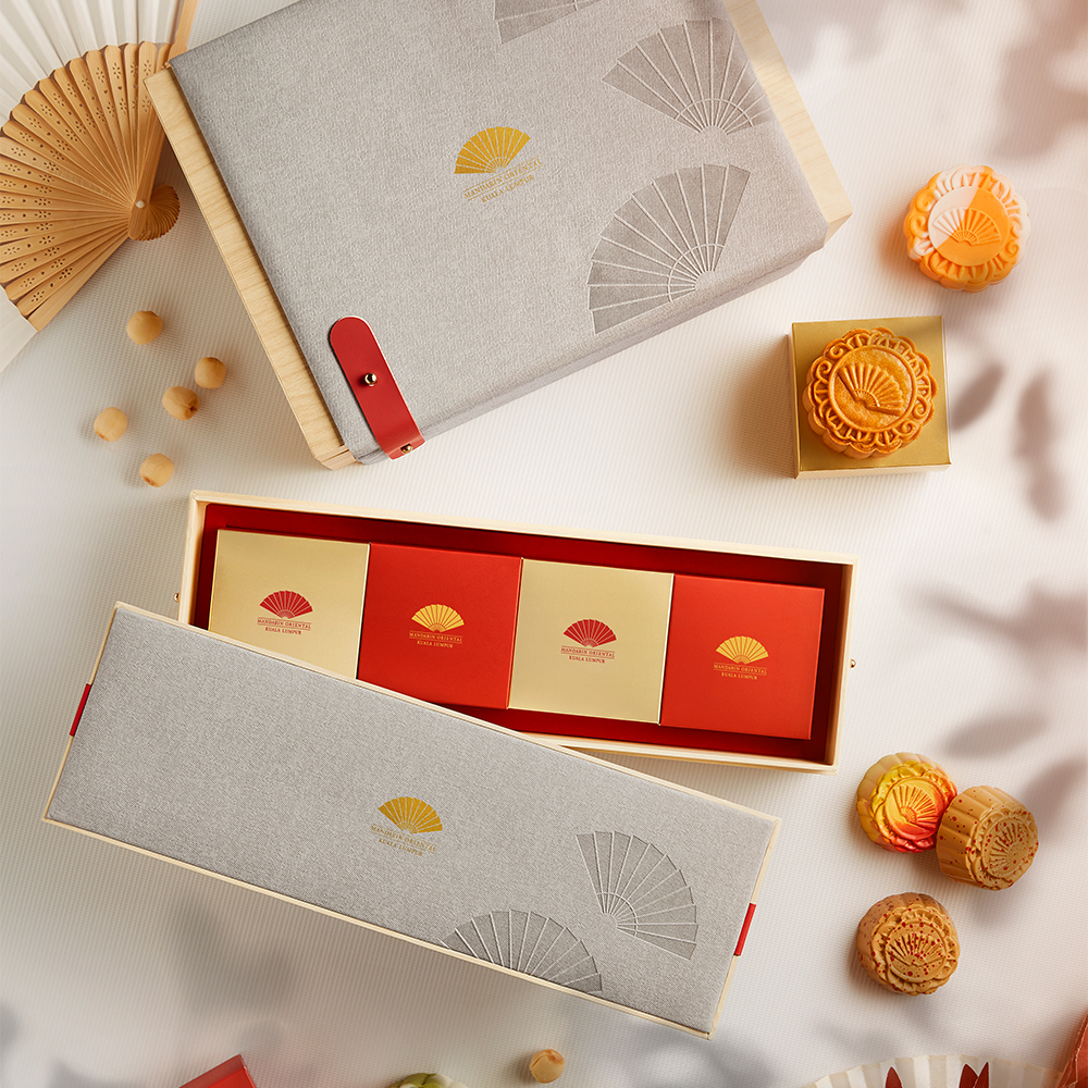 Ultra-Luxe Mooncake Gift Boxes : luxurious mooncake gift box