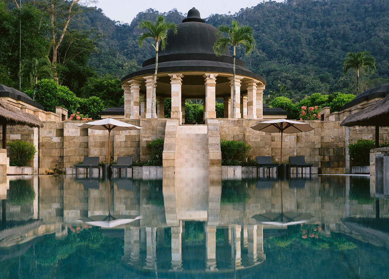 Exploring the magnificent Amanjiwo in Indonesia with T’roka