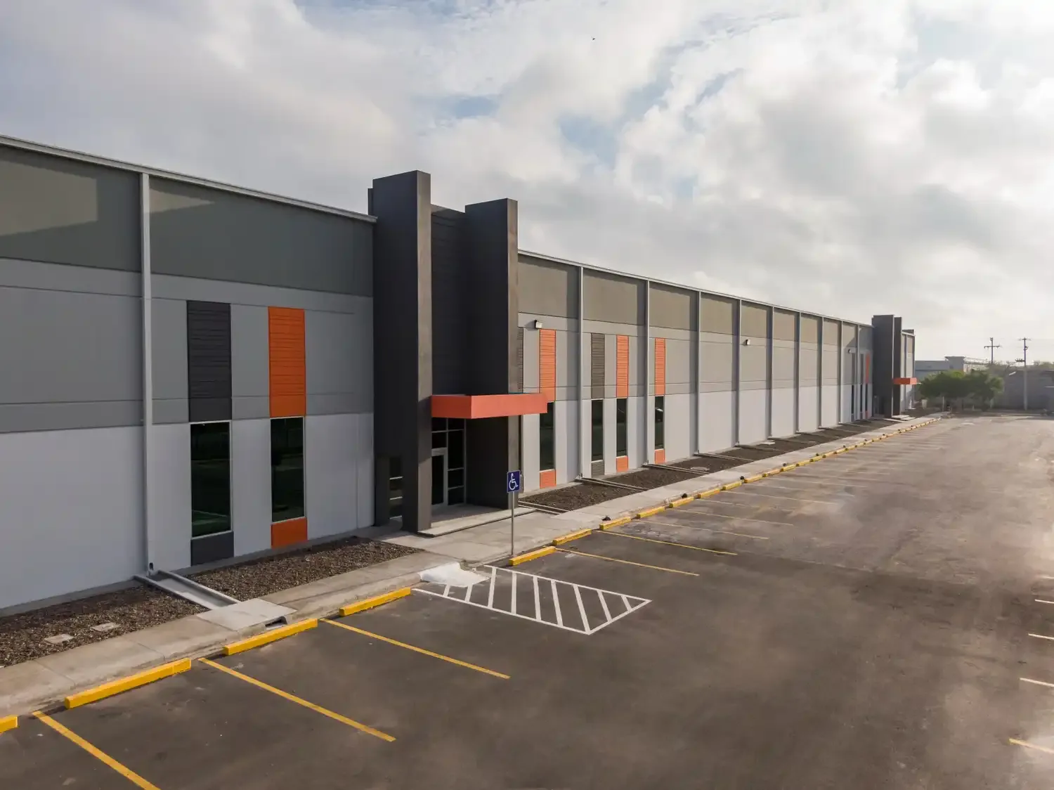 Nave Industrial de 7,455 m² en Renta en Standalone