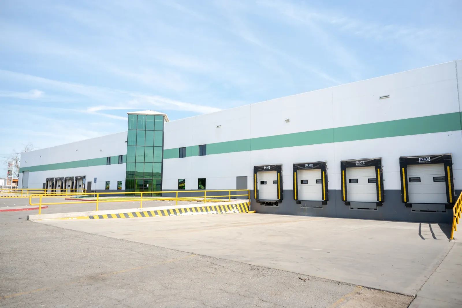 Nave Industrial de 4,560 m²