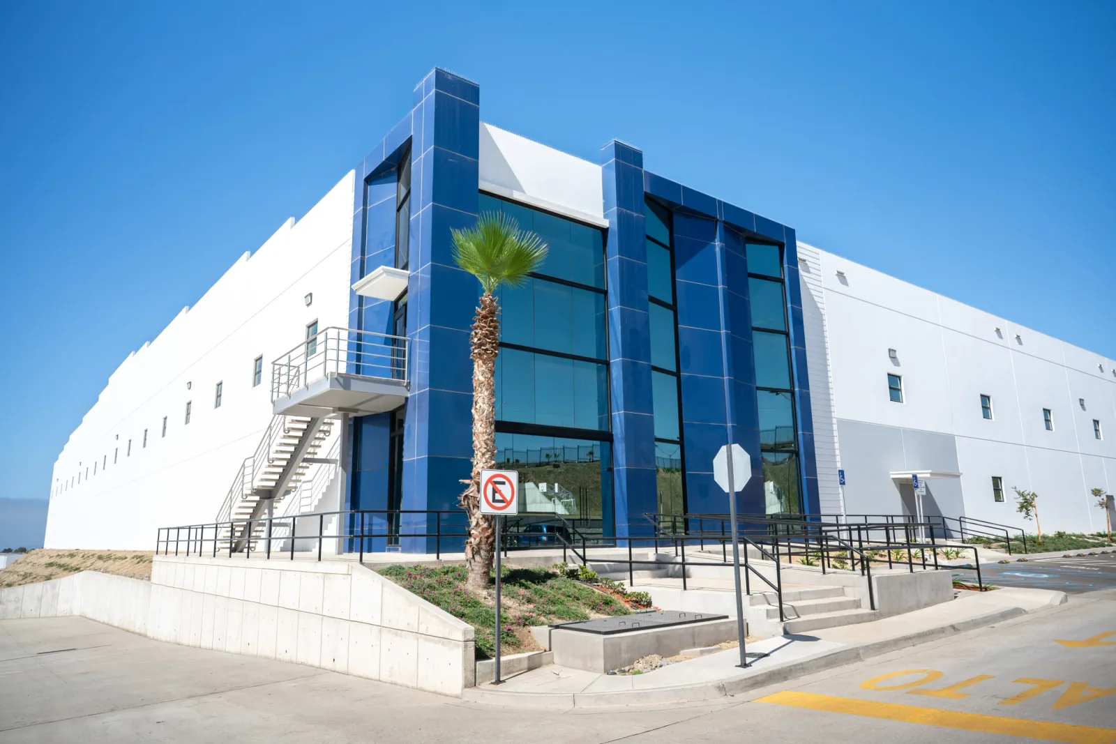 Nave Industrial de 8,640 m²