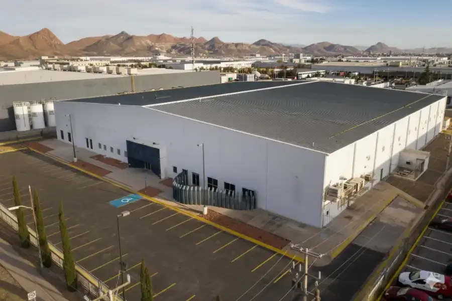 Nave Industrial de 5,491 m² en Renta en Standalone