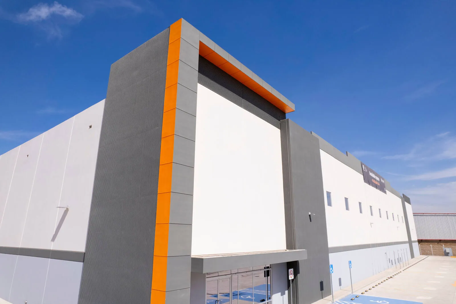 Nave Industrial de 7,355 m² / 79,168 sq.ft en Parque Industrial El Bosque II