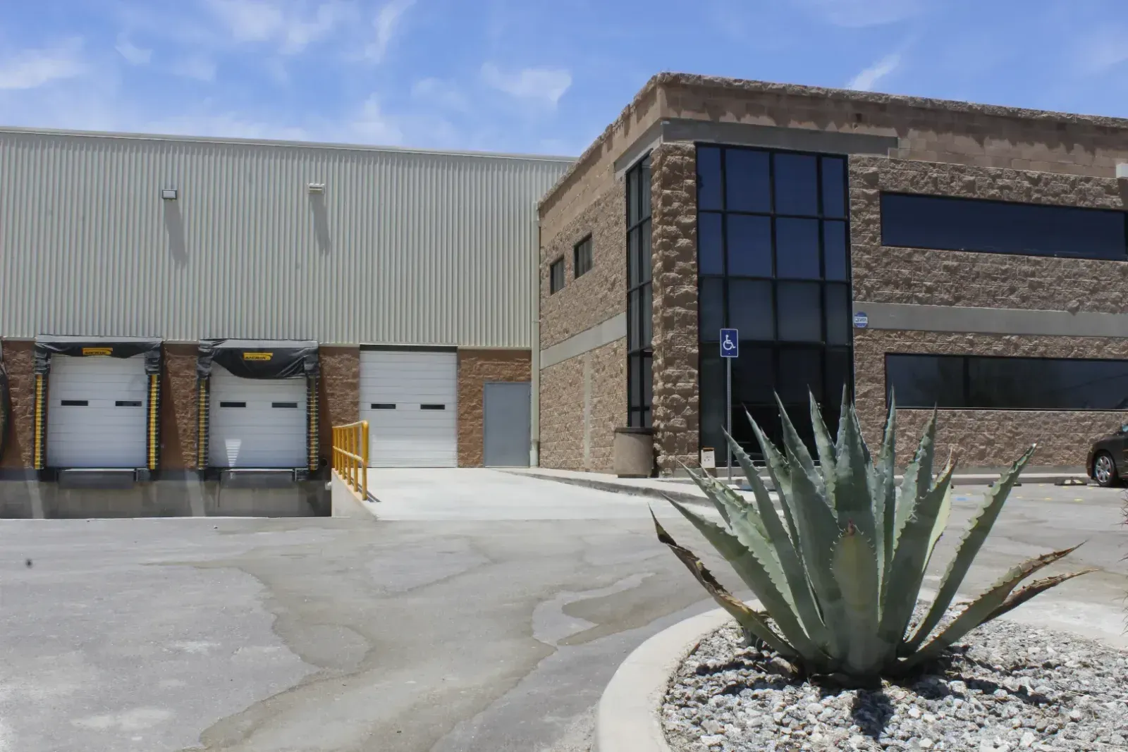 【下加州 · Mexicali】 Las Californias Park 园区 1,971 m² 甲级工业厂房 (现房出租) - 墨西哥工业厂房 Gongye Space