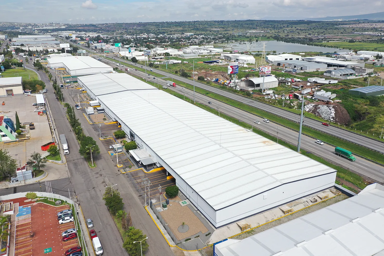 Nave Industrial de 9,720 m² / 104,625 sq.ft en Parque Industrial Bernardo Quintana