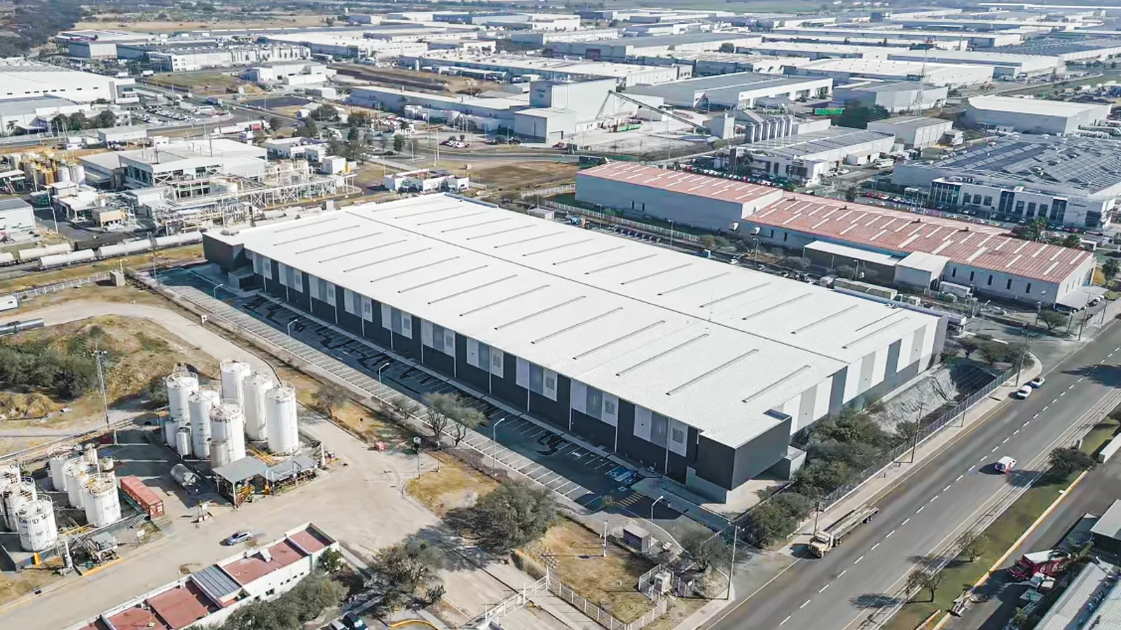 Nave Industrial de 17,371 m² / 186,980 sq.ft en Parque Industrial Querétaro