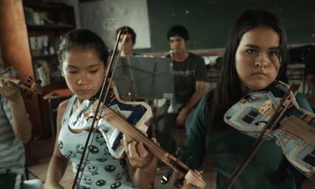 “Boomera”, kompania braziliane që kthen mbeturinat në instrumente muzikore