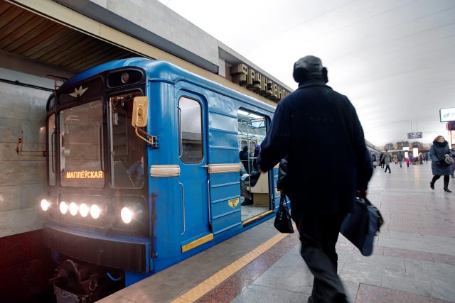 Osou dopravy v metropoli Minsk je metro ne nepodobné tomu pražskému.