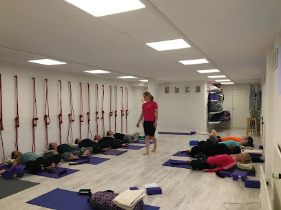 Yogena, Din Iyengar