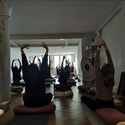 Yoga Luna