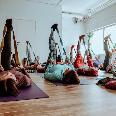 Om Yoga koulu