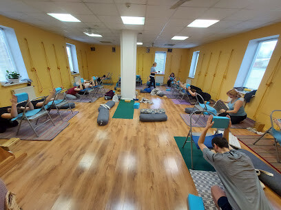 BKS IYENGAR YOGA SCHOOL