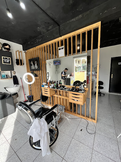 The Golden Eye Barbearia