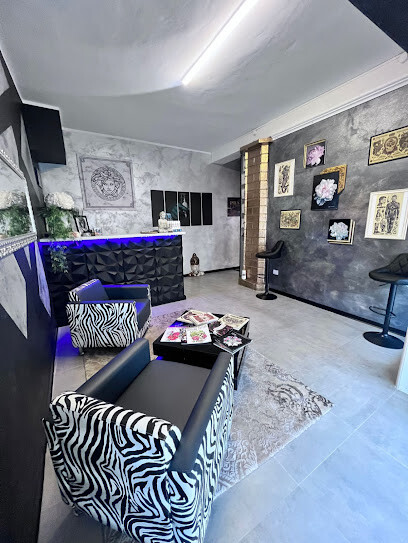Tattoo Studio Black