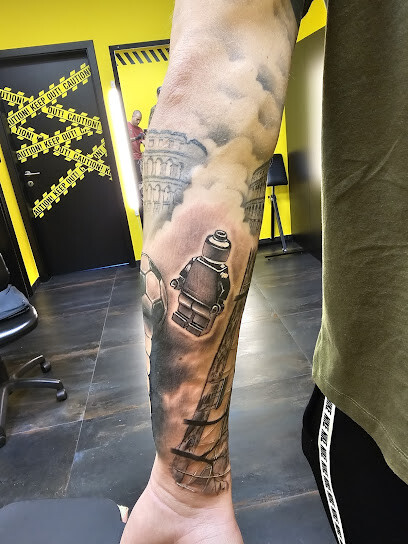Toxic, Tattoo studio,