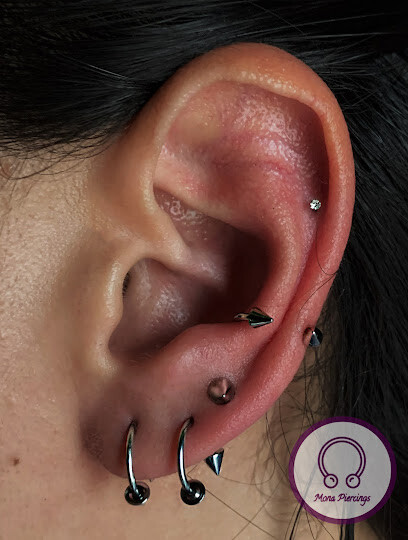 Mona piercings