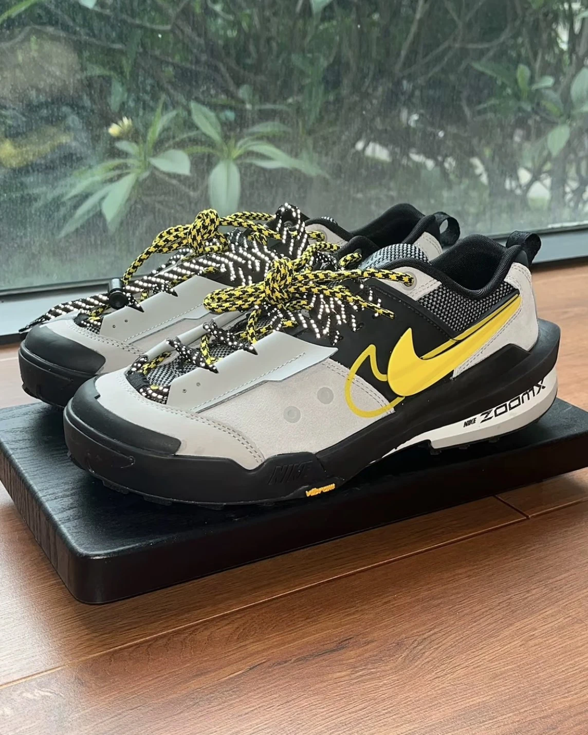 Sacai x Nike Zegamadome SP 聯名款黑灰黃(HQ8618-002) 球鞋國外代購 