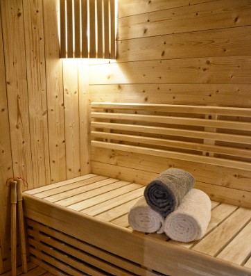 KYLPYHUONE JA SAUNA