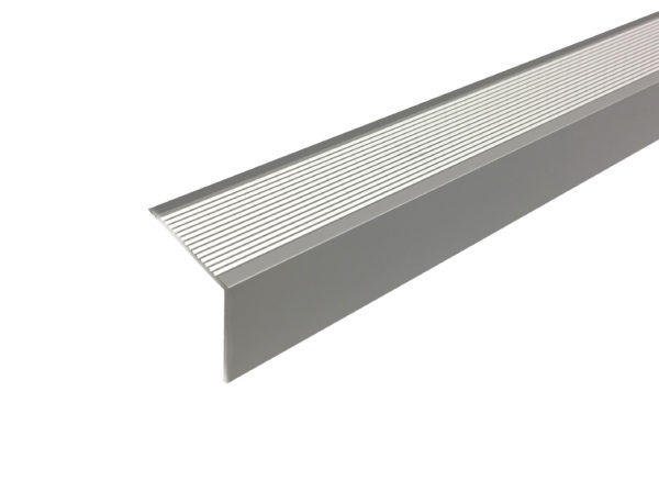 Askelkulmalista 40x40mm 2m NG urit