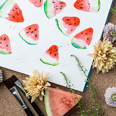 Akvarelliväreillä maalattu vesimelonin palasia.