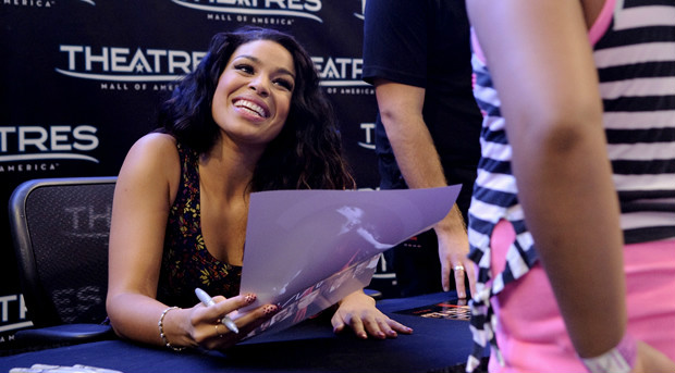 Jordin Sparks 'Sign & Sing' at Mall of America - Directlyrics