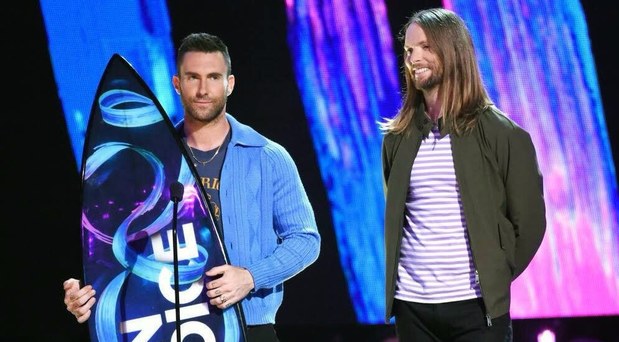 Not Even Adam Levine's Shirtless Moment Saved Maroon 5's 2019 Super Bowl  Halftime Show From Being A Snoozefest: Full Performance Video - Directlyrics