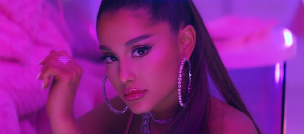 Ariana Grande - 7 rings (Official Video) 