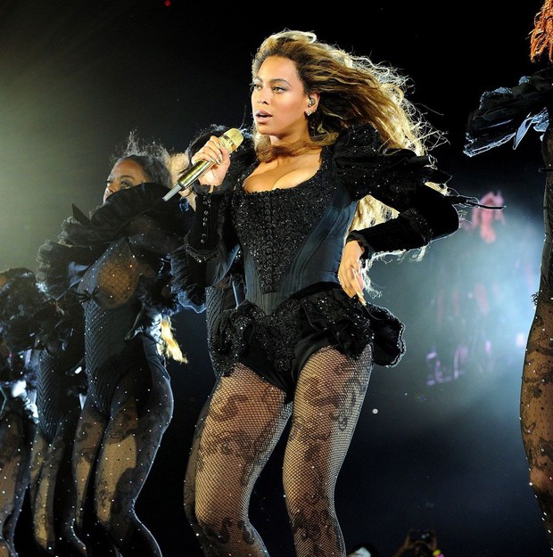 Beyoncé Slays Singing In Spanish at Barcelona “Formation Tour” Concert