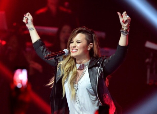 Demi Lovato Flips The Bird In Concert! + Covers Ed Sheeran's 'Give Me ...