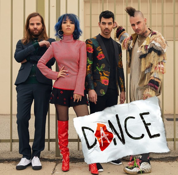 DNCE – Kissing Strangers Lyrics