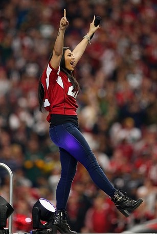 Jordin Sparks Nails US National Anthem at Green Bay Packers vs. Arizona  Cardinals Game, Gwen Stefani & Blake Shelton Go On A New Date - Directlyrics