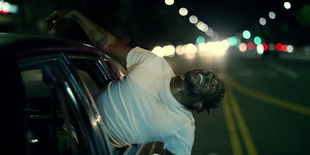 Not like us kendrick lamar. Kendrick Lamar из клипов. Клип Кендрика Ламара. Люди высовываются из машины и стреляют. Реперы стреляют из машины.