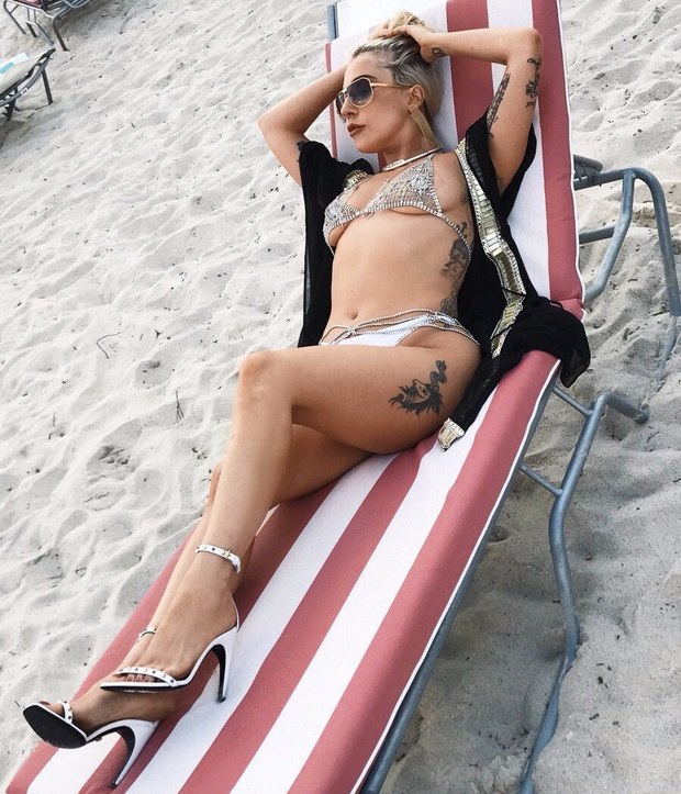 This Is How Lady Gaga, aka Princess Peach, Goes To The Beach Miami