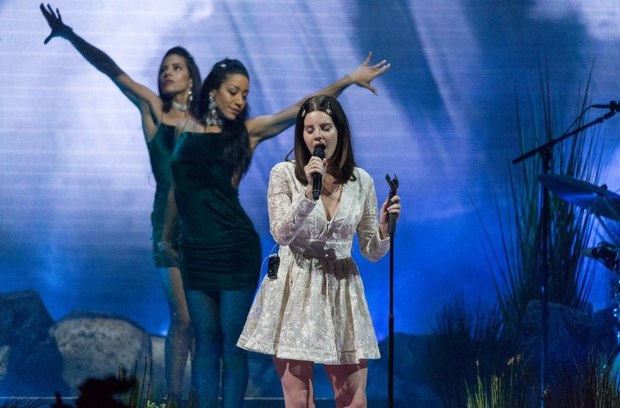 Lana del Rey Kicks Off “LA To The Moon” Tour: Opening Concert Videos ...