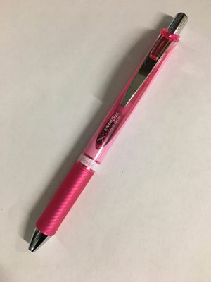 Stylo Energel rétractable 0.7mm rose cancer du sein / encre noire