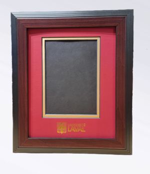 Image du produit Cadre pour photos U.L. en bois ligné 8 X 10