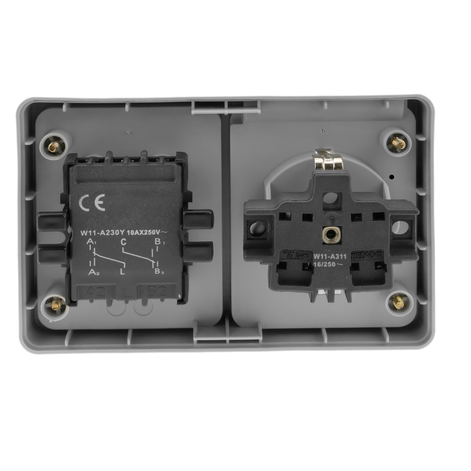 Bematik - Base De Superficie Estanca Ip54 16a 250v Con Interruptor  Conmutador Y Schuko Ie00200 con Ofertas en Carrefour