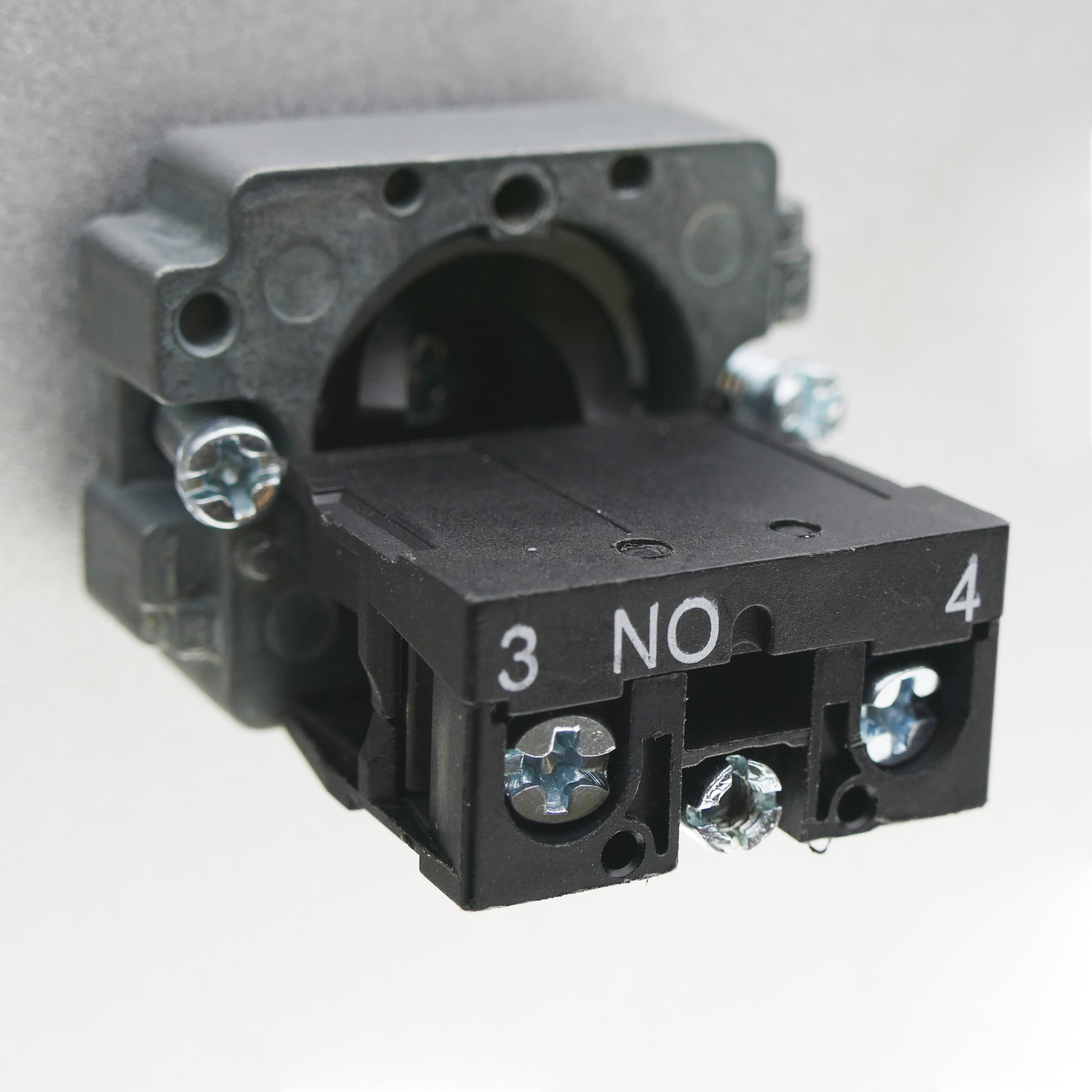 sourcingmap ZB2-BE101C Sélecteur rotatif 3 positions à verrouillage - 2 contacts N/O - 22 mm 6KV