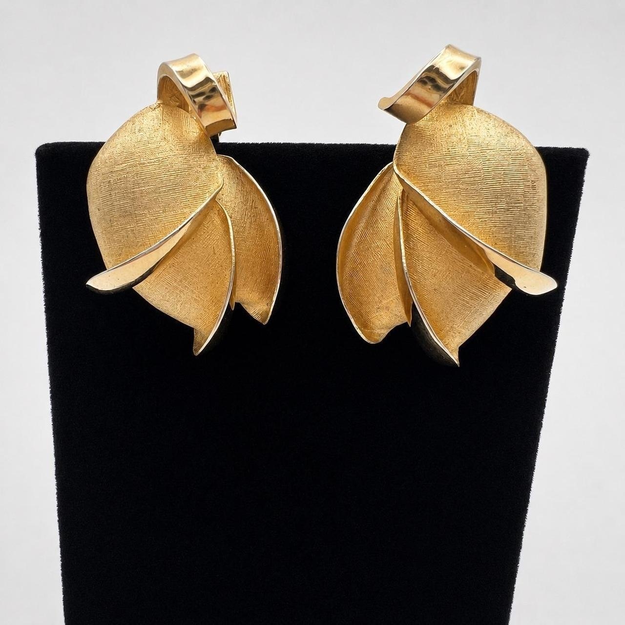 Vintage Gold Tone Sculptural Floral Bud Clip On...