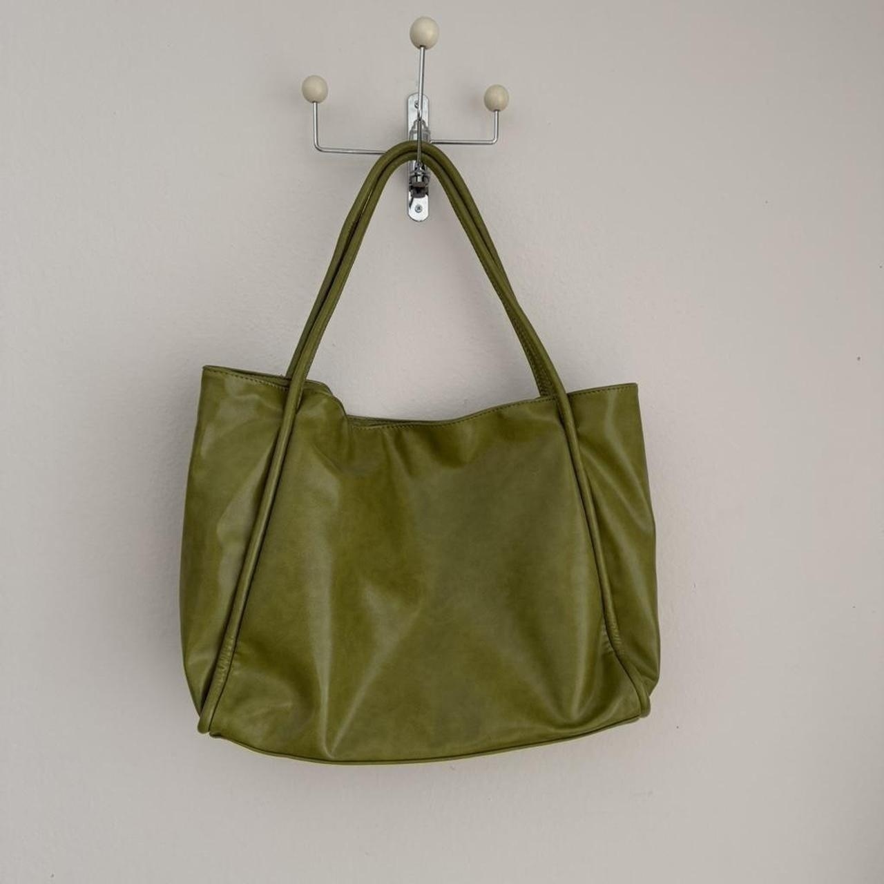 Retro green shoulder bag. Condition as is.