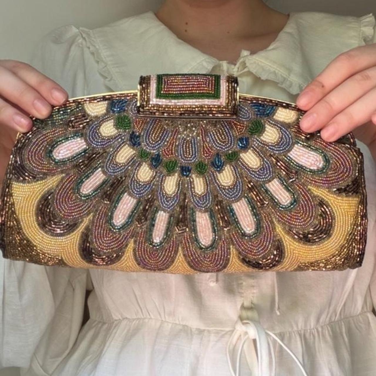 This stunning vintage beaded evening bag features an...