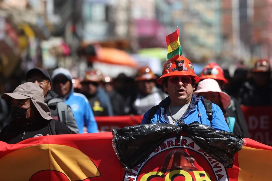 Fora Rodrigo Paz! Todo apoio ao povo boliviano!