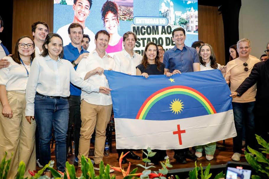 Govenadora Raquel Lyra percorre 2.800 km pelo Sertão e entrega mais de R$ 100 milhões em obras de água, educação e segurança