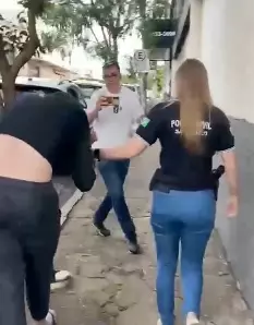 Polícia Civil prende homem por matar e queimar gato em churrasqueira em Garça