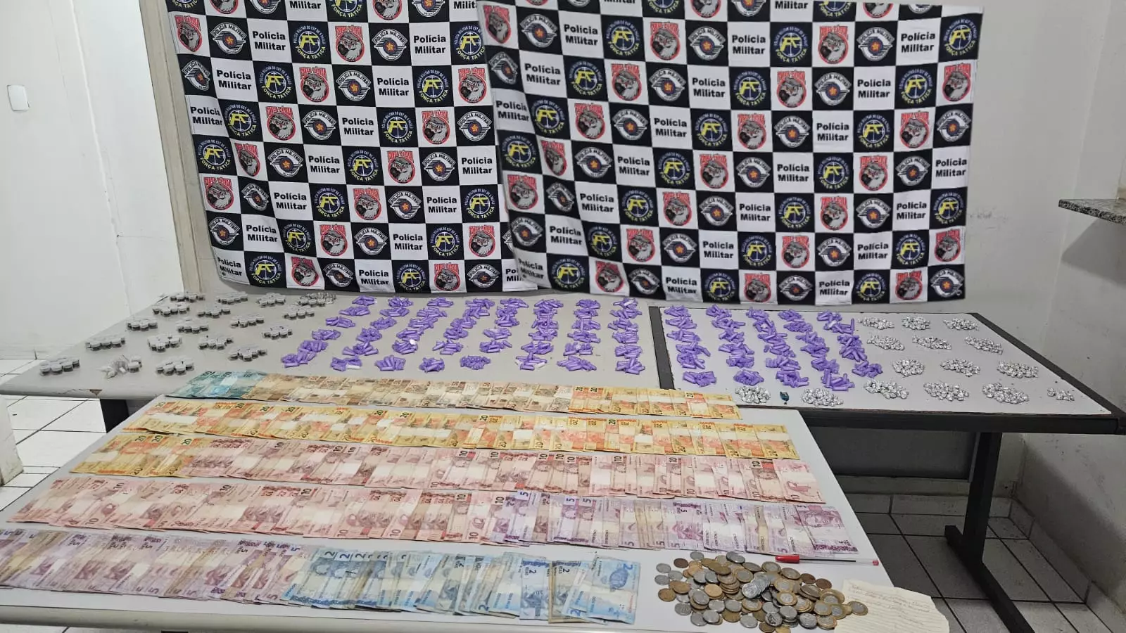 PM prende trio com drogas e dinheiro em favela de Marília