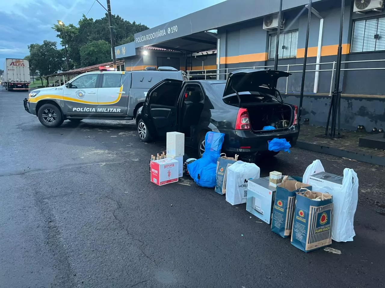 Ação em rodovias apreende R$ 100 mil em mercadorias paraguaias