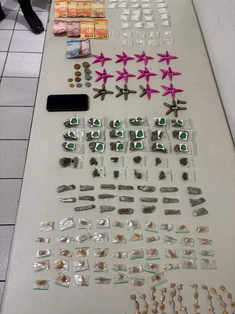 Ação da PM flagra homem com mais de 300 porções de drogas em Marília