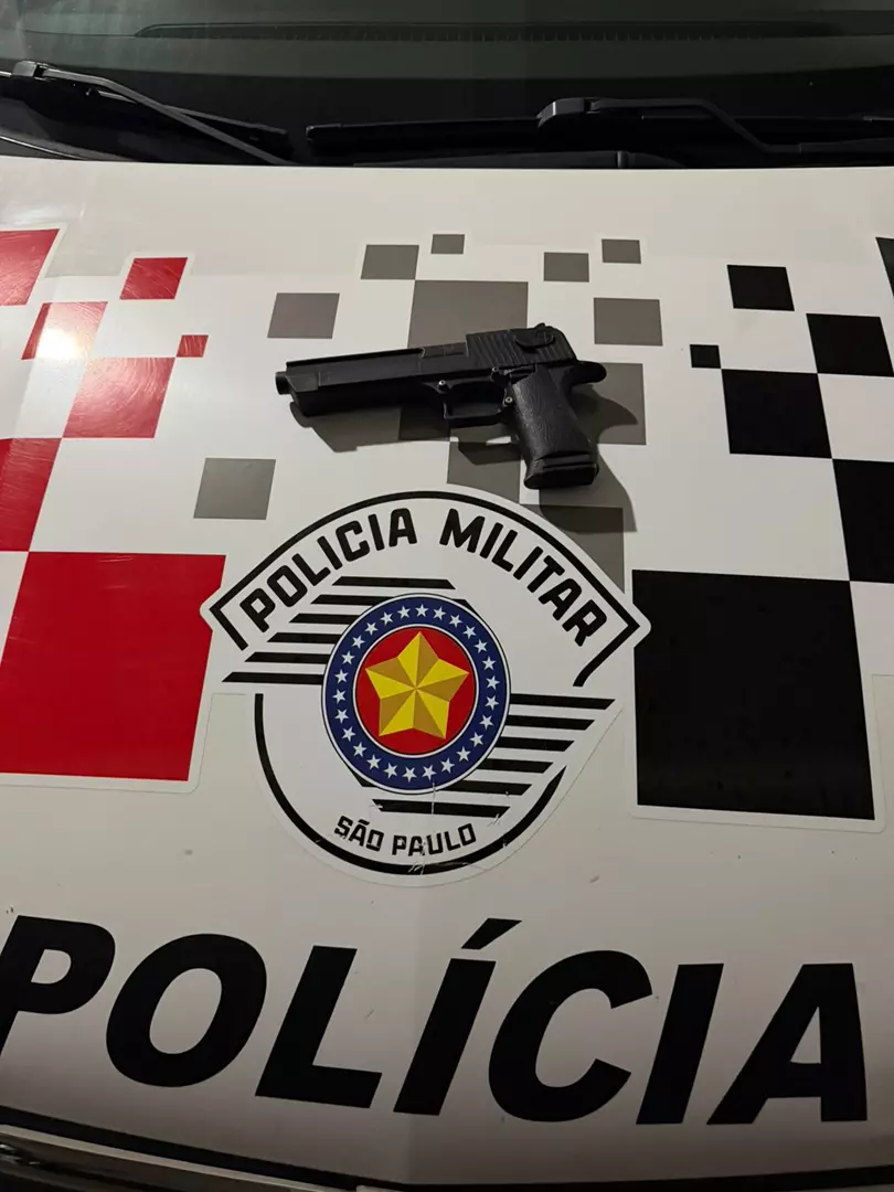 Homem ameaça comerciante com arma de brinquedo após ter negado venda “fiado”