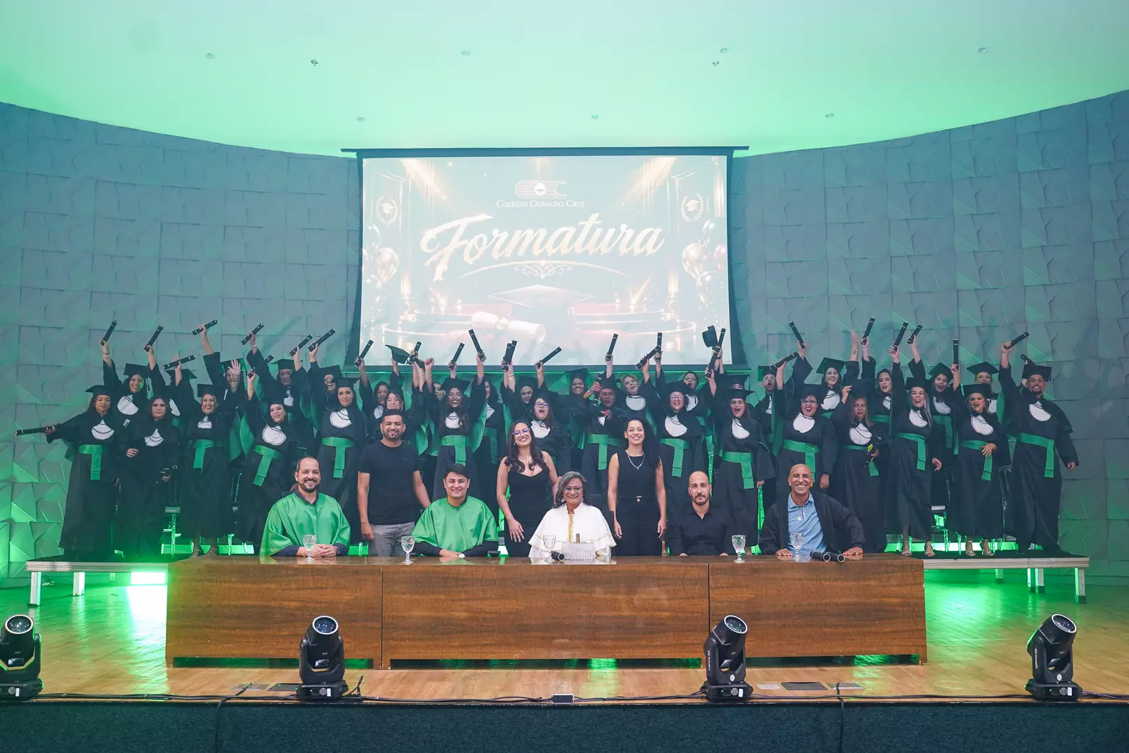 COM ALTA EMPREGABILIDADE, COLÉGIO OSWALDO CRUZ TRANSFORMA VIDAS HÁ MAIS DE 33 ANOS